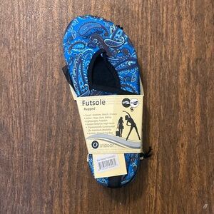 Futsole indoor outdoor soft sole active shoe. Size Small. 5.5-6.5 paisley